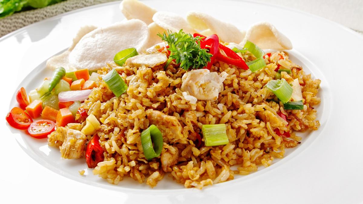 Nasi Goreng Mas AHSAN: Rasa yang Menggigit Jiwa di Jantung Cilacap